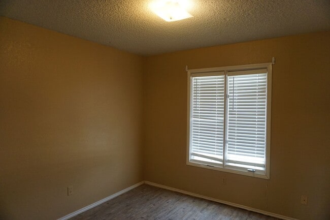 Building Photo - 1104 Homestead Dr