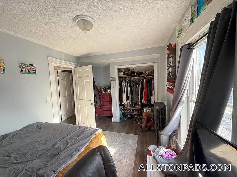 Building Photo - 5 W Sorrento St