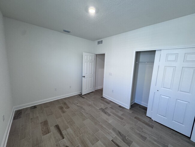 Building Photo - 11156 Spg Mdws Rd