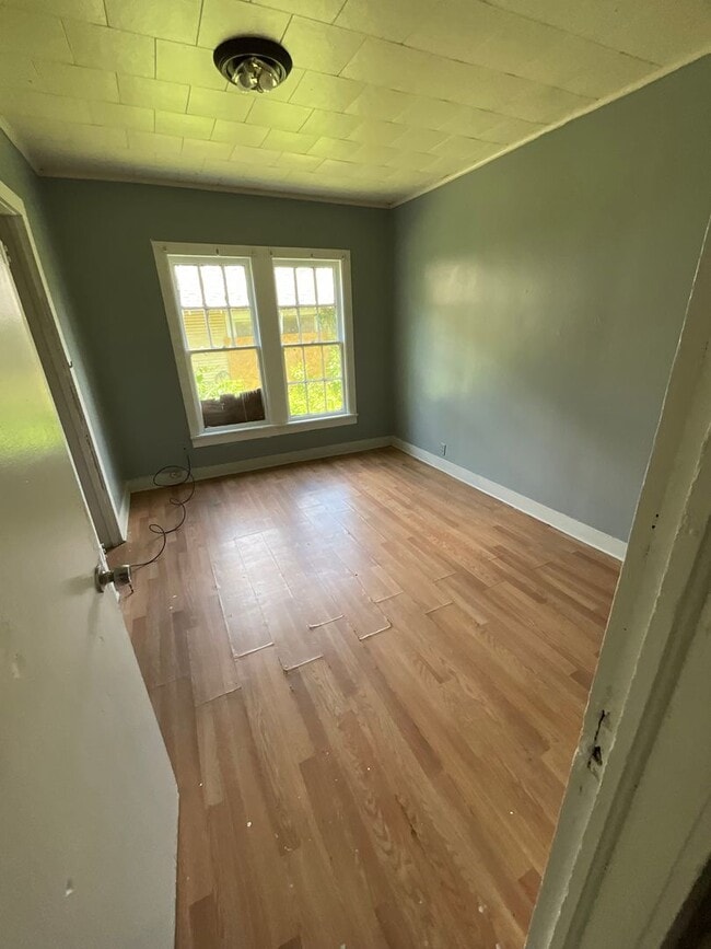 Building Photo - 5917 Lexington Ave