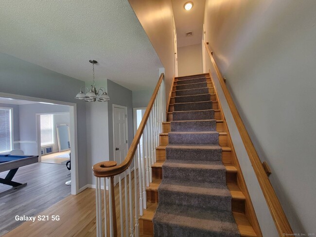 Building Photo - 60 Southdown Dr