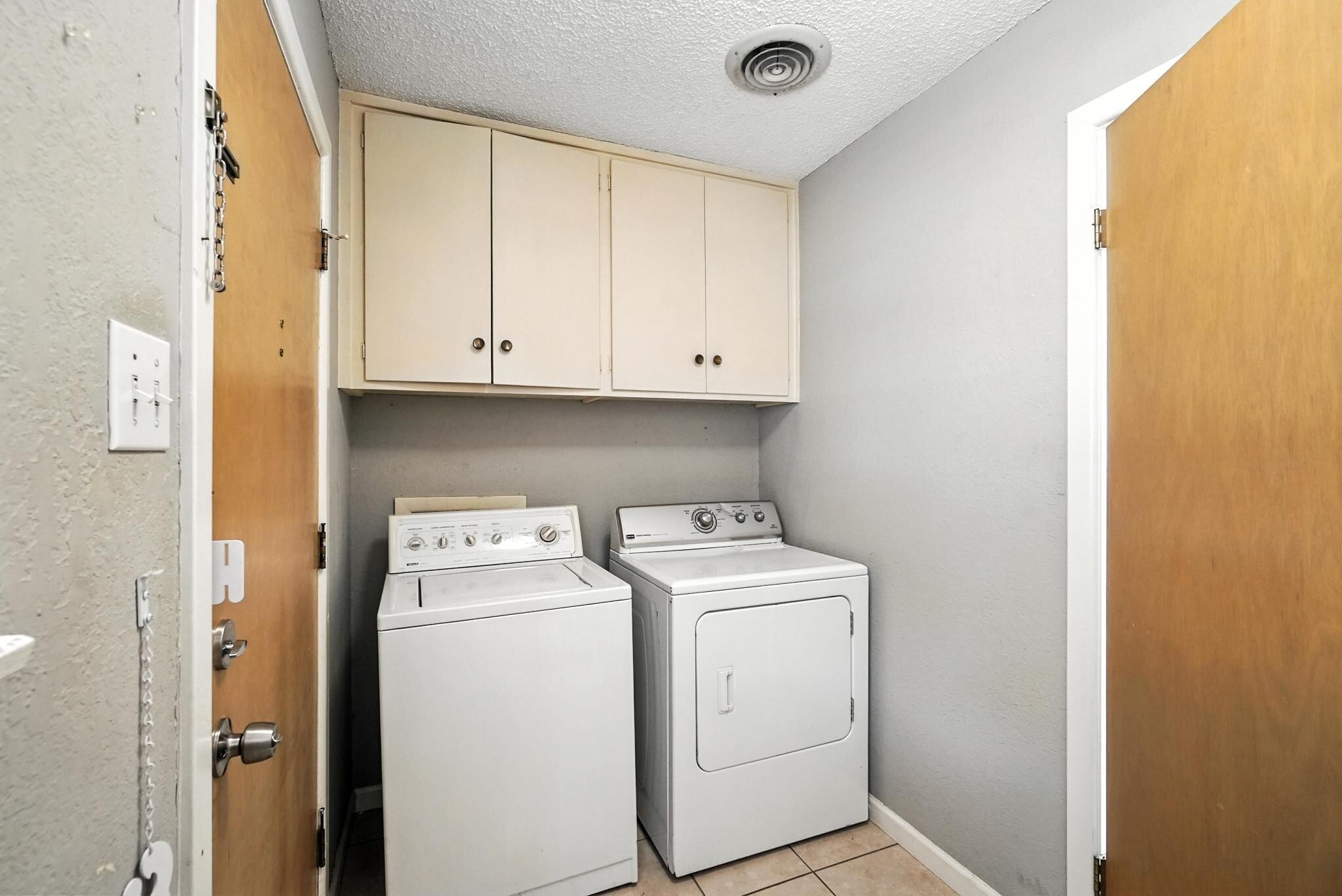 Building Photo - 3347 S 27th St