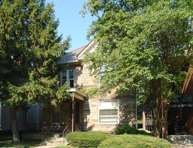 Building Photo - 1457 Neil Ave