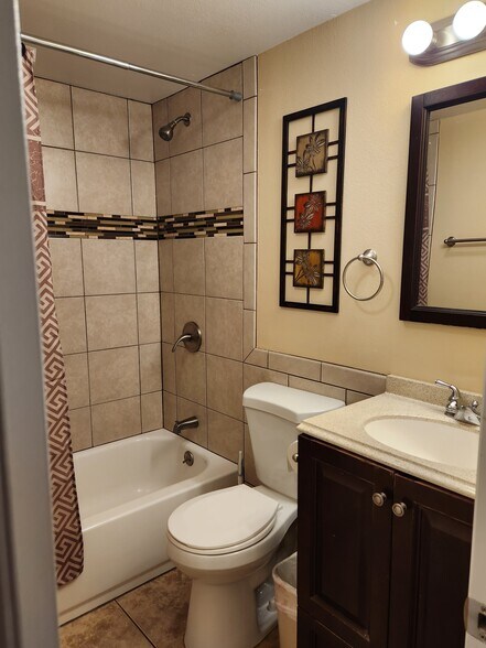 Building Photo - 8 S Zenobia St