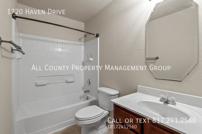 Building Photo - 1720 Haven Dr