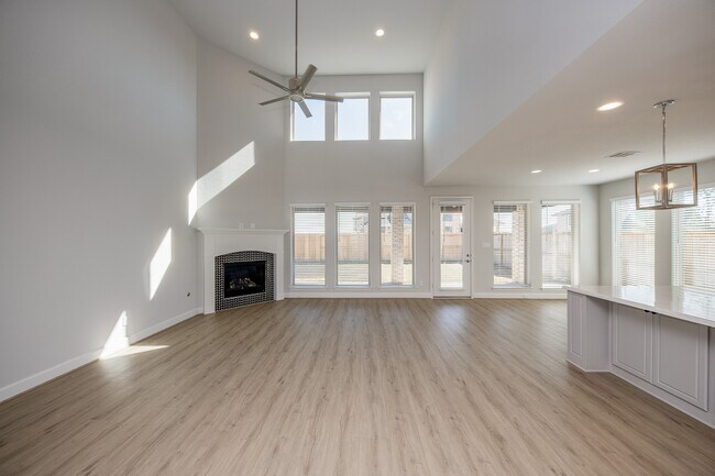 Building Photo - 29819 Breezy Pnes Lp