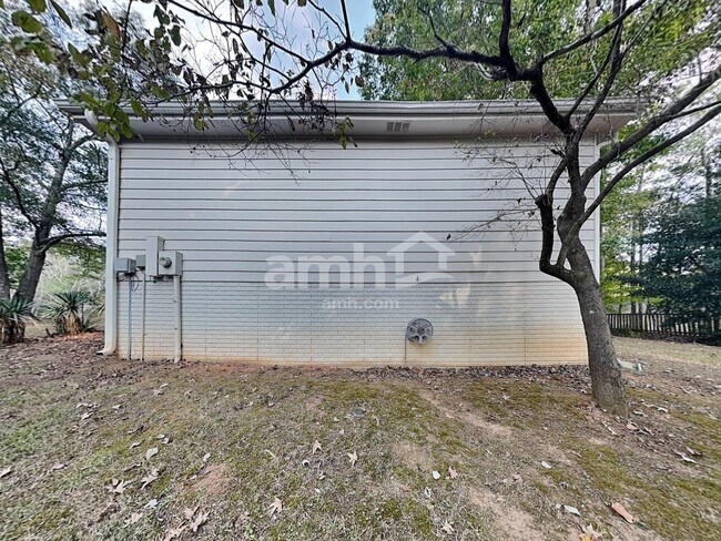 Building Photo - 401 Streamview Ln