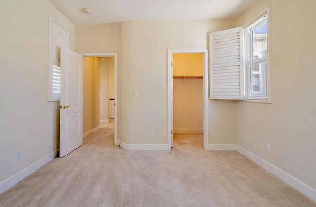 Building Photo - 2520 Club Dr