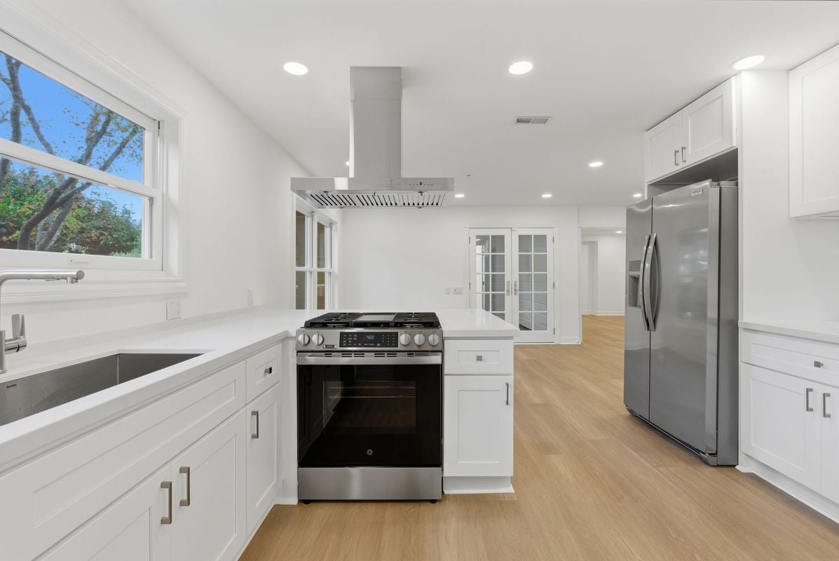 Building Photo - 309 Melrose Ave