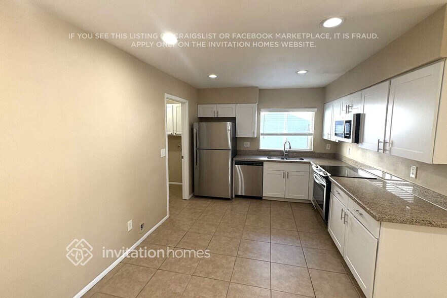 Building Photo - 9635 N 35th Ln