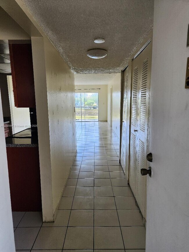Building Photo - 3120 N Pine Island Rd