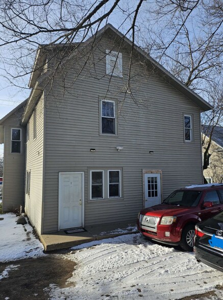 Primary Photo - 57 Leonard St NE