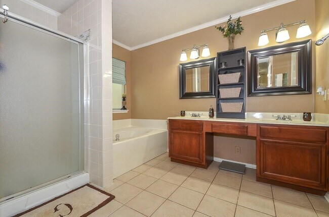 Building Photo - 20402 Avery Point Dr