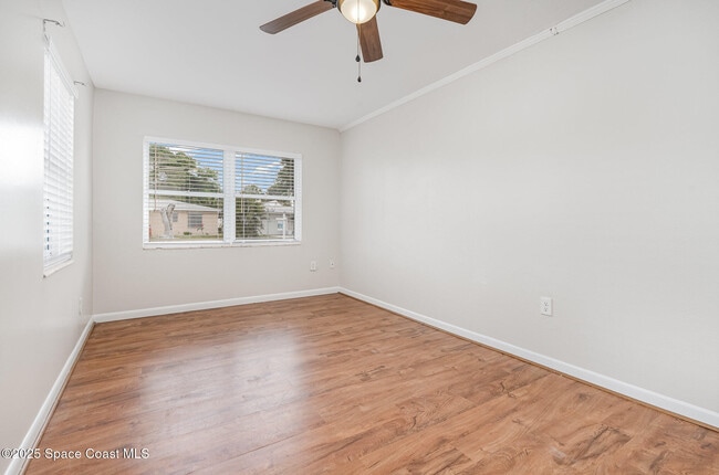 Building Photo - 738 Japonica Dr