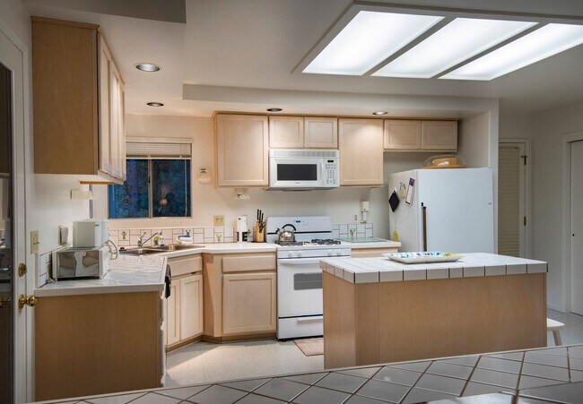 Building Photo - 8040 Sugarpine Pl