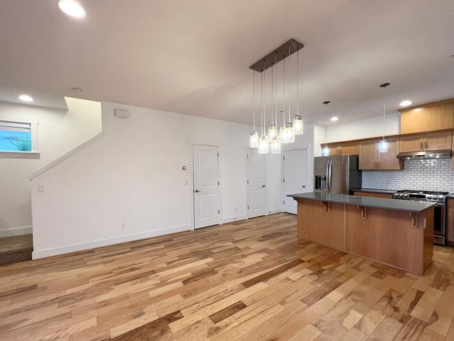 Building Photo - Beautiful 4 Bed, 2.5 Bath Home with Two Car Garage!