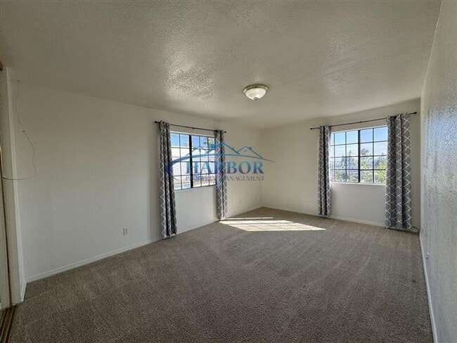 Building Photo - 820 W 1st St