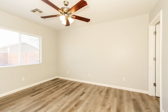 Building Photo - 11565 W Carol Ave