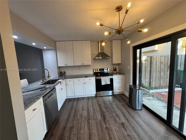Building Photo - 10048 SW 77th Ct