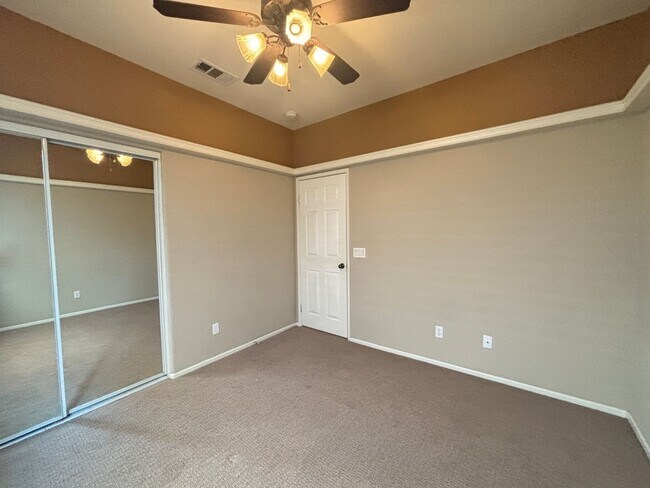 Building Photo - Upgraded West Lancaster Home