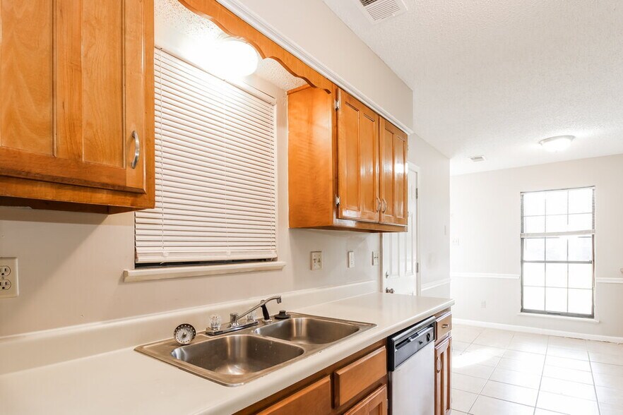 Building Photo - 3740 Schanna Dr