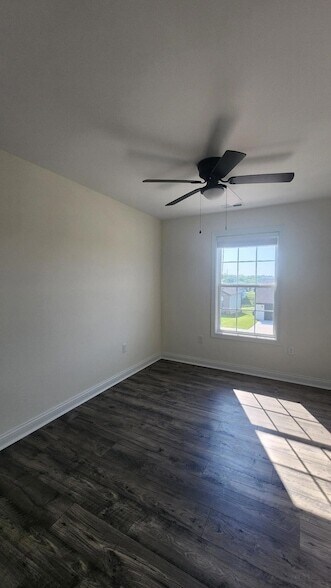 Building Photo - 929 Olympic Ct