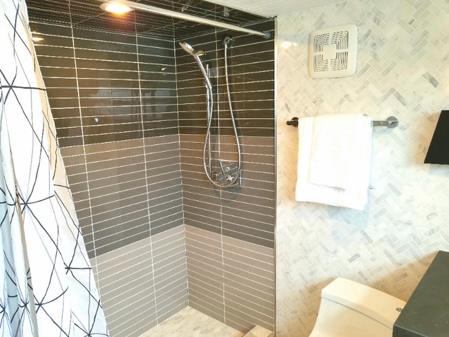 Building Photo - 3405 N Orange Blossom Trl