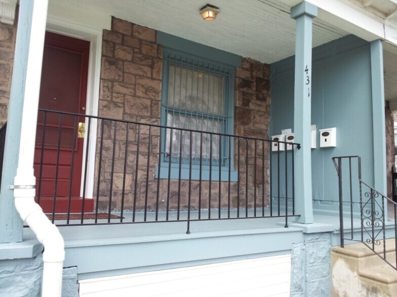 Building Photo - 431 E Walnut Ln