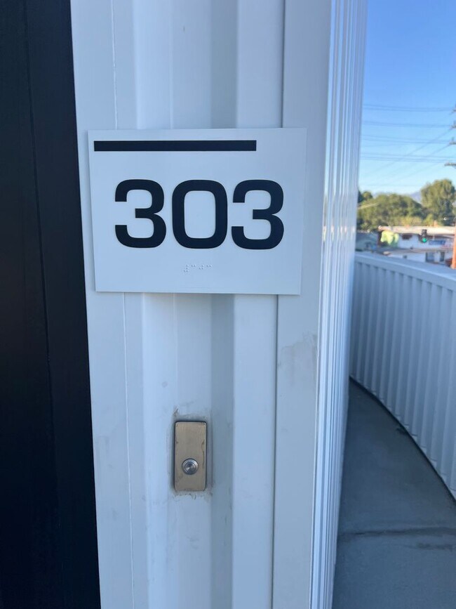 Building Photo - Modern - 2 Story Loft