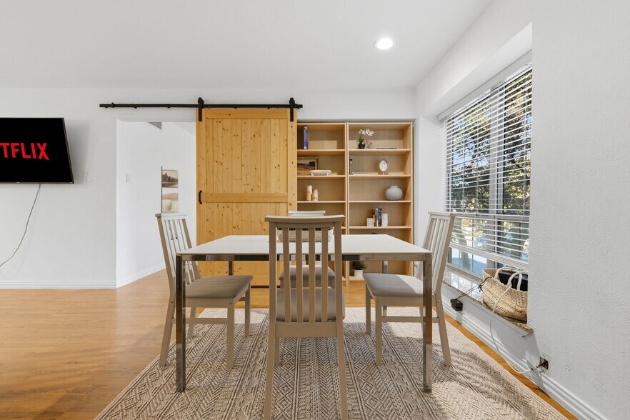 Building Photo - 5057 Les Chateaux Dr