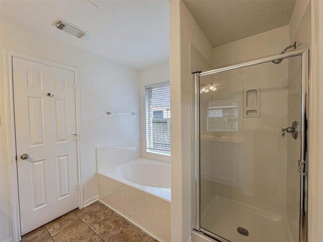 Building Photo - 226 Fairwind Trail Dr