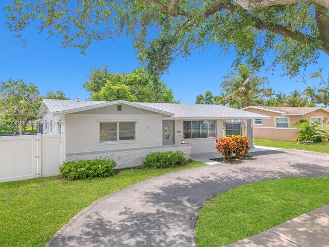 Building Photo - 5051 SW 93rd Ave