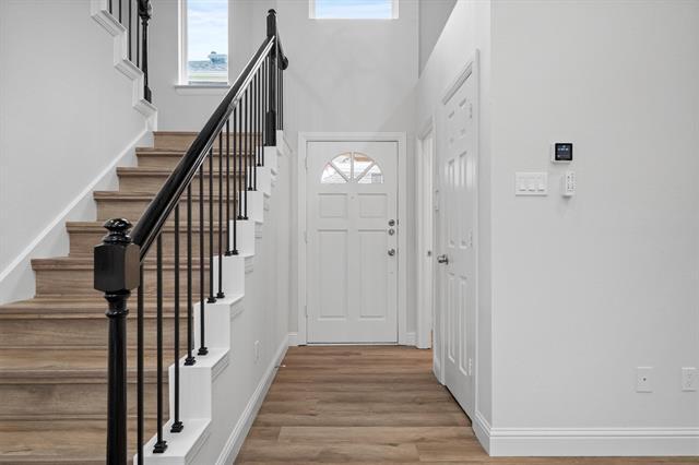 Building Photo - 9424 Blue Jay Way