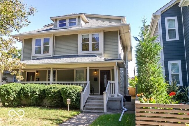 Primary Photo - Sweet Spacious Townhome With Finished Base...