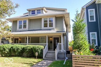 Building Photo - Sweet Spacious Townhome With Finished Base...