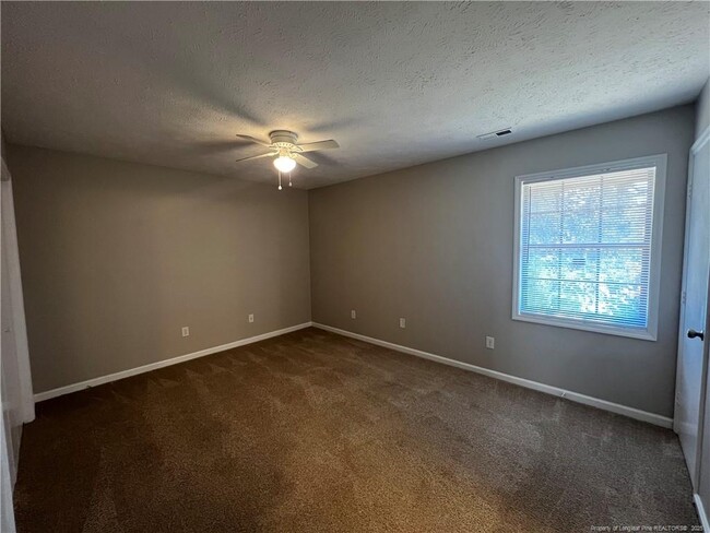 Building Photo - 1425 Ireland Dr