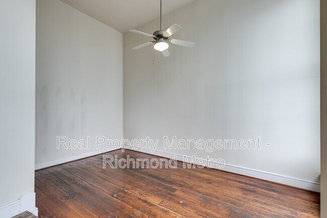 Building Photo - 1321 1/2 E. Main St.