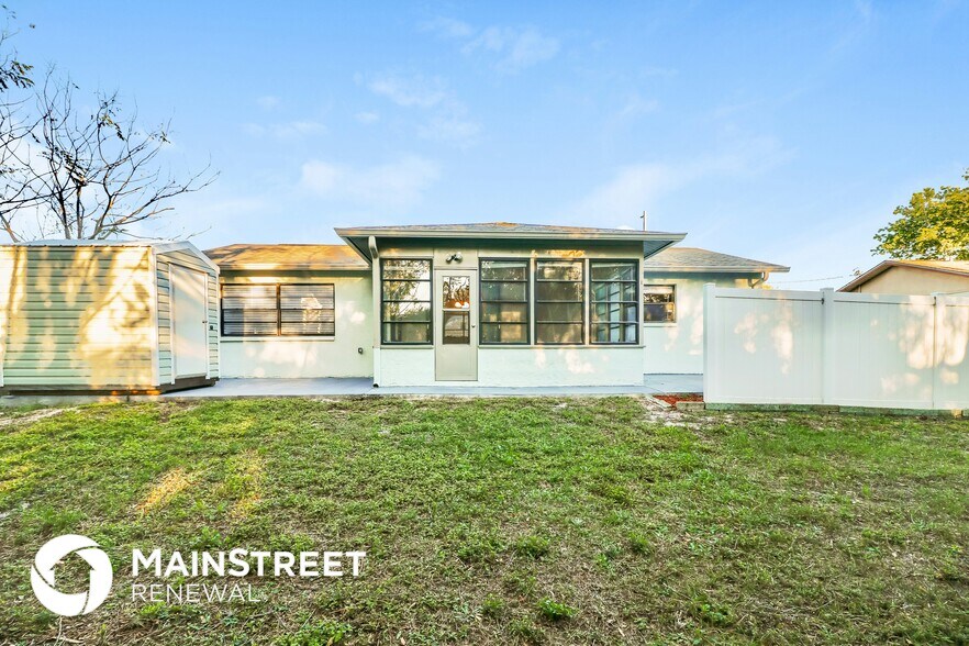 Building Photo - 16103 Villa Dr