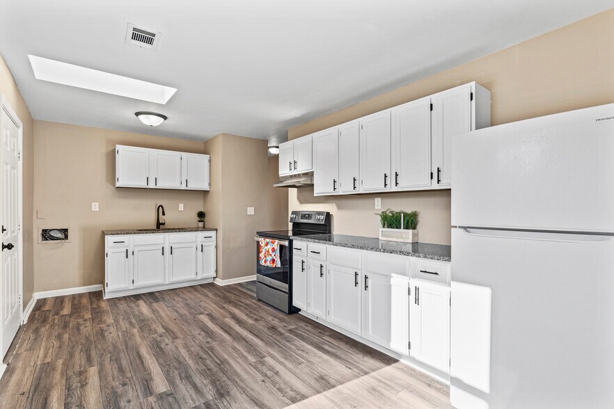 Building Photo - 3465 Alamosa Dr