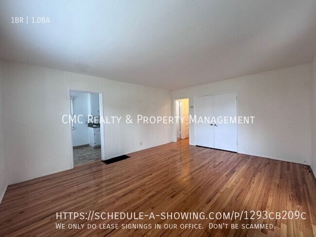 Building Photo - 3301 E 2nd-4