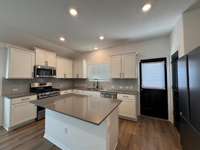 Building Photo - 520 Doherty