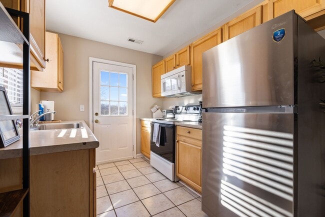 Building Photo - 707 Bagwell Ct