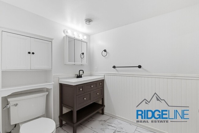 Building Photo - Immaculately Cared for Remodeled East End home