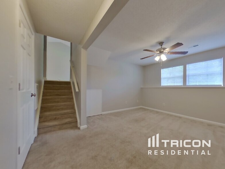 Building Photo - 64 Sweet Thorne Cir