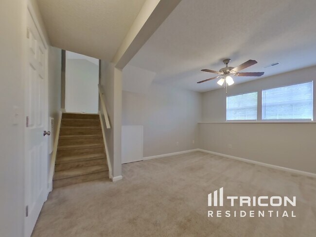 Building Photo - 64 Sweet Thorne Cir
