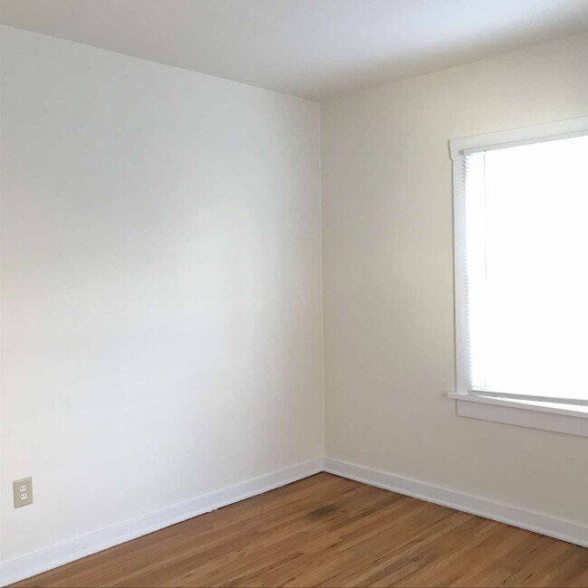 Building Photo - 1536 Peterson St