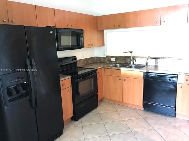 Building Photo - 8233 SW 25th Ct