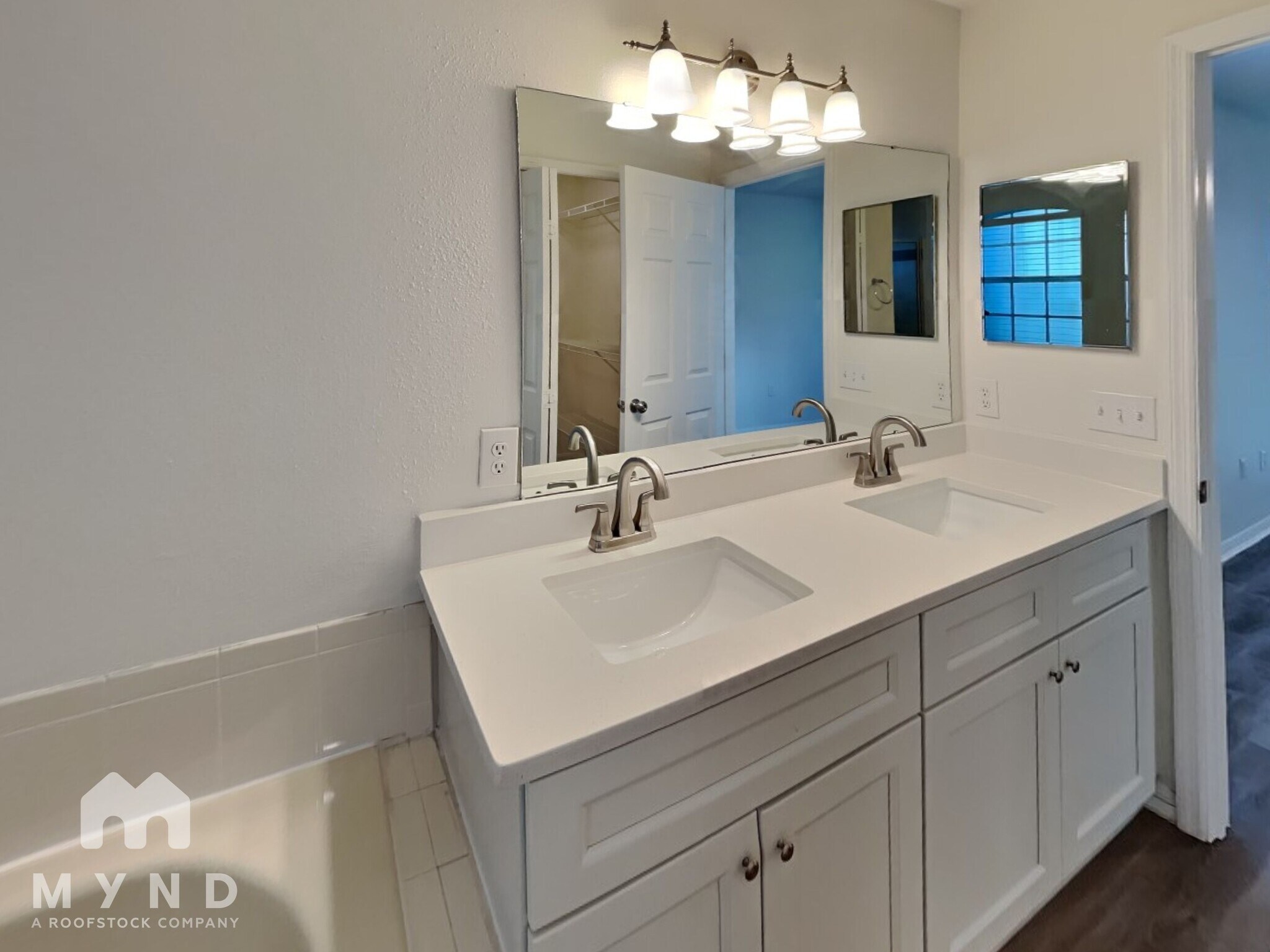 Building Photo - 2617 Hawthorne Ln