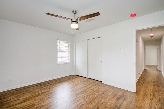 Building Photo - 8939 Rockhurst Dr