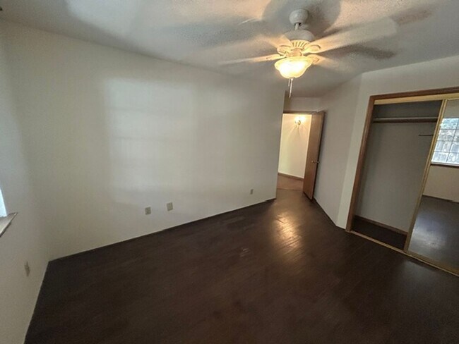Building Photo - 5730 W Laura Ct
